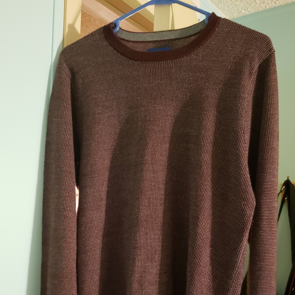 Maroon sweater